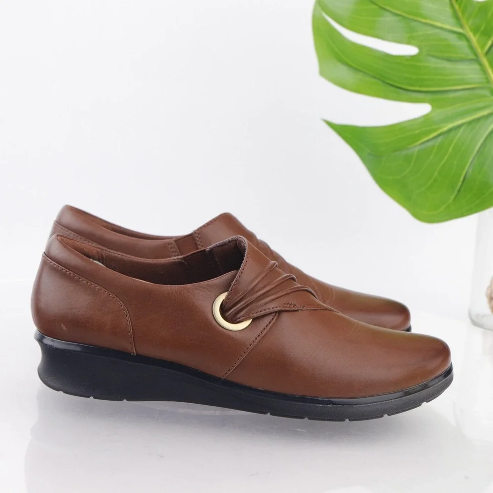 Clarks Womens Hope Shine Loafers Size 8 Brown Leather Flat Slip On Comfort Shoes